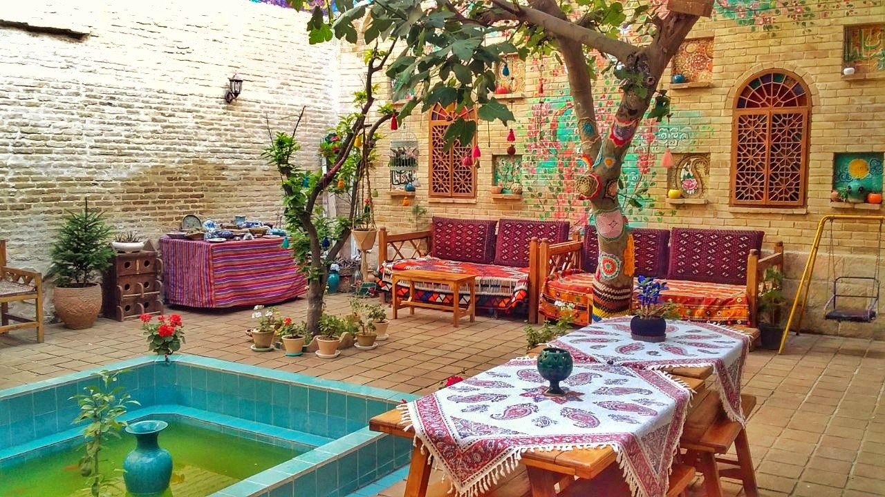 مزایای رزرو اقامتگاه سنتی در شیراز