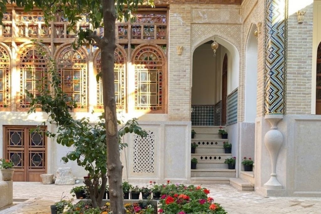 مزایای بهترین اقامتگاه سنتی شیراز